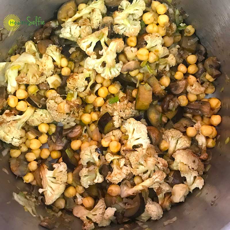 Saute the leeks and chopped vegetables in water or vegetable broth.